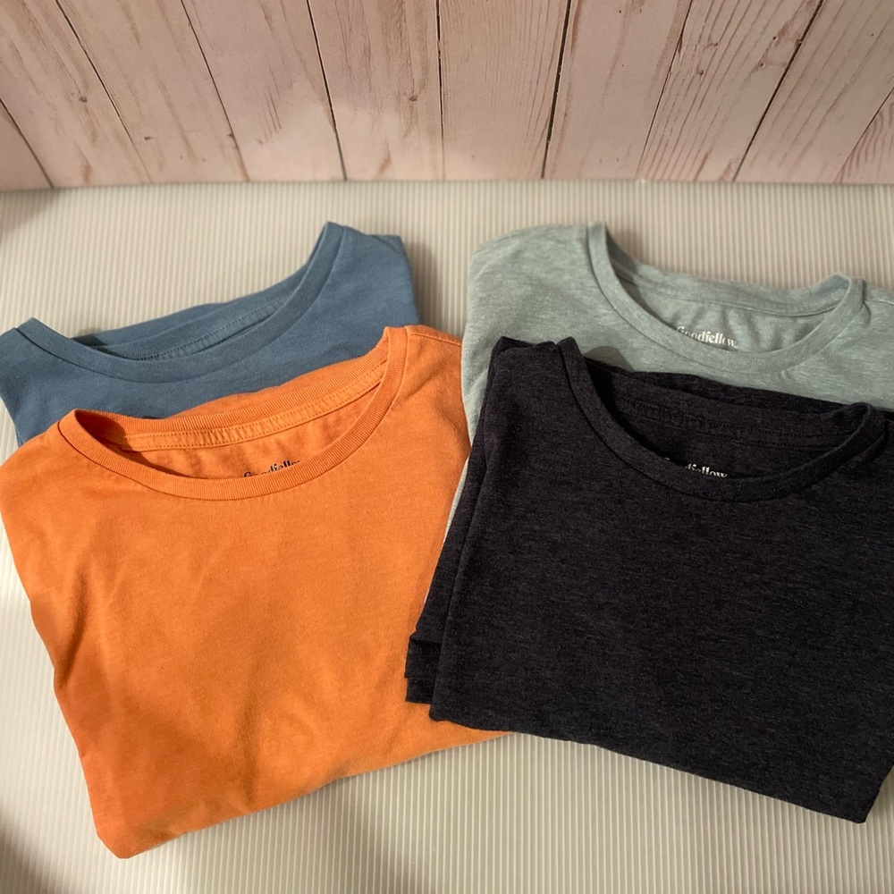 Bundle of four young men’s Goodfellow & Co T-shirt’s in men’s size Small/Medium.